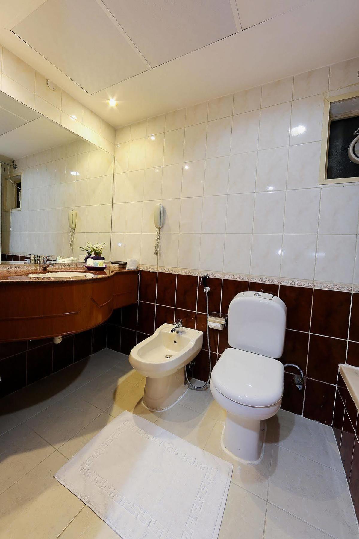 Jonrad Hotel Дубай Екстериор снимка