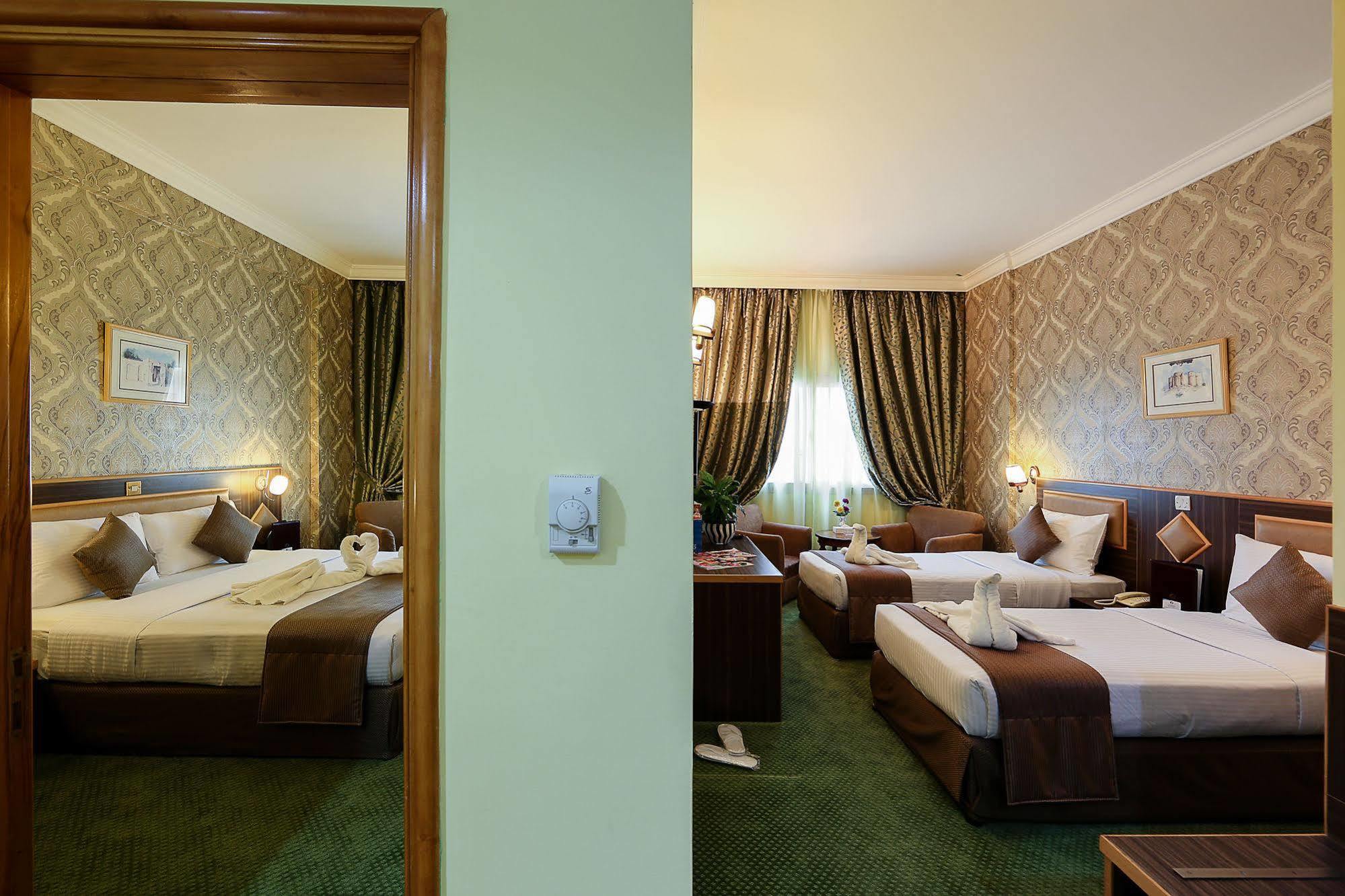 Jonrad Hotel Дубай Екстериор снимка