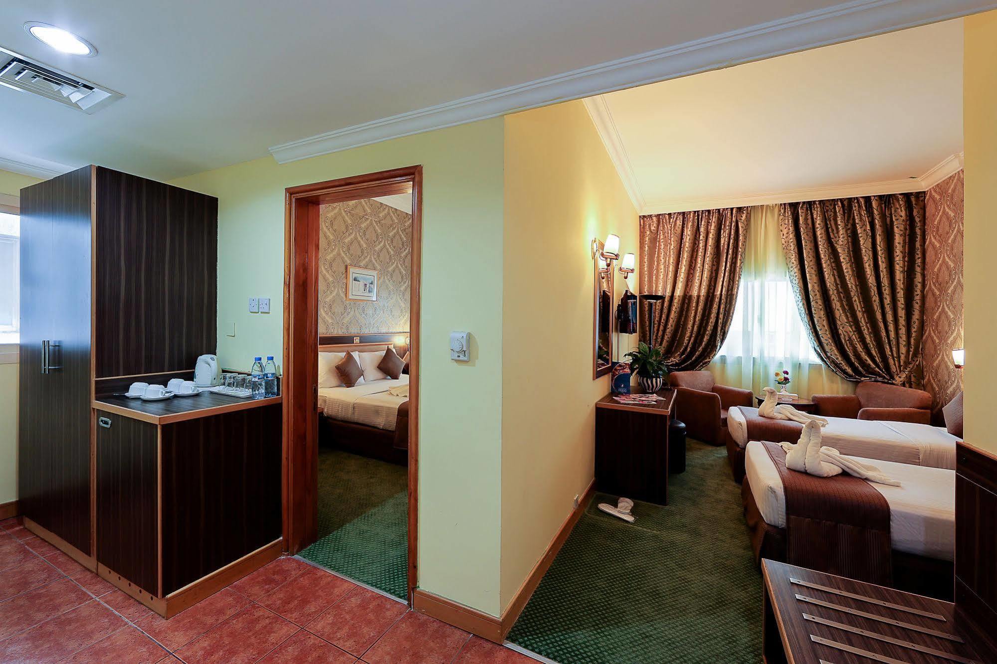 Jonrad Hotel Дубай Екстериор снимка