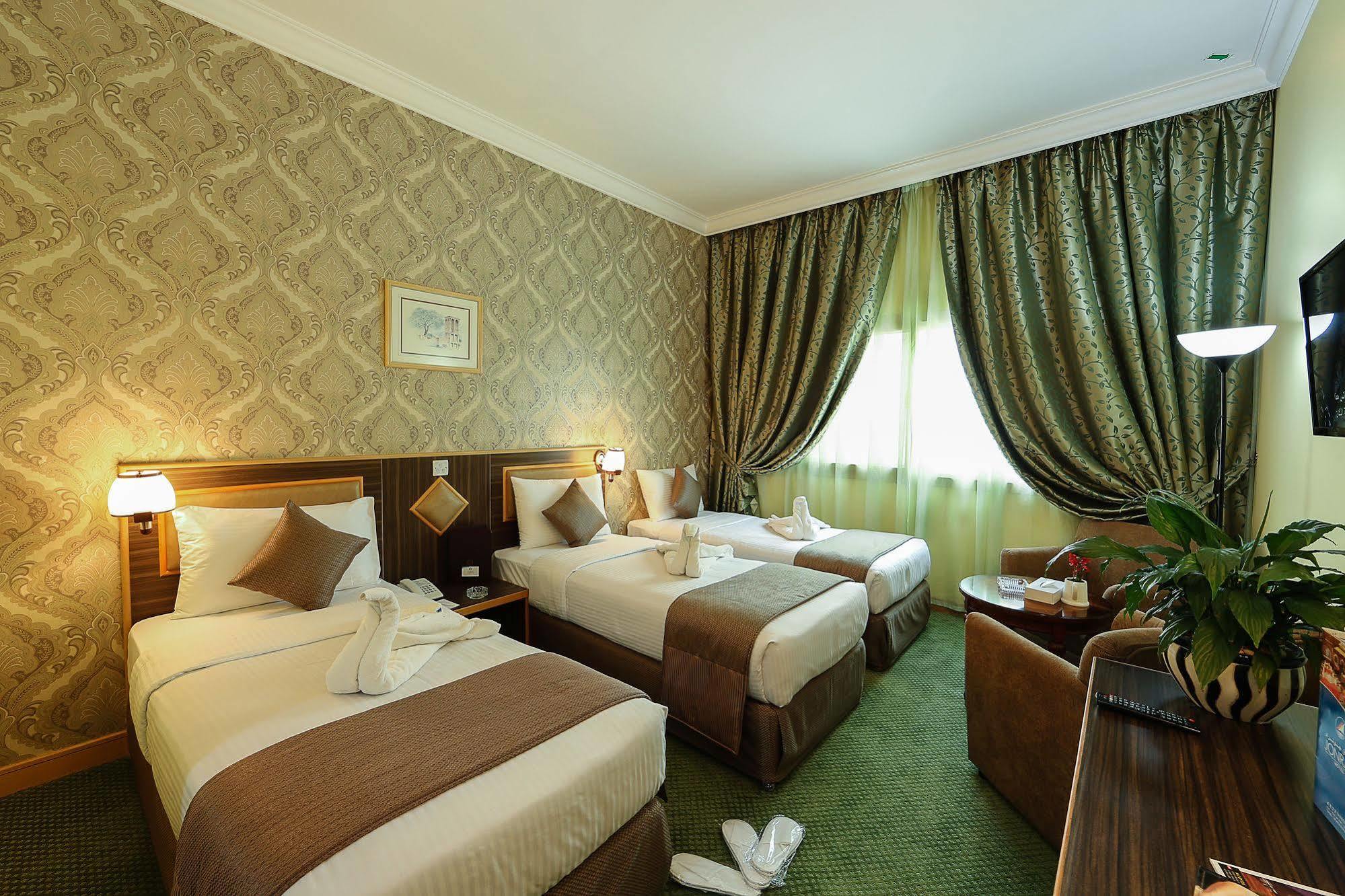Jonrad Hotel Дубай Екстериор снимка