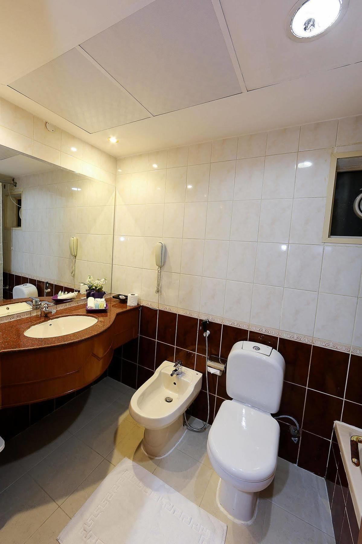 Jonrad Hotel Дубай Екстериор снимка