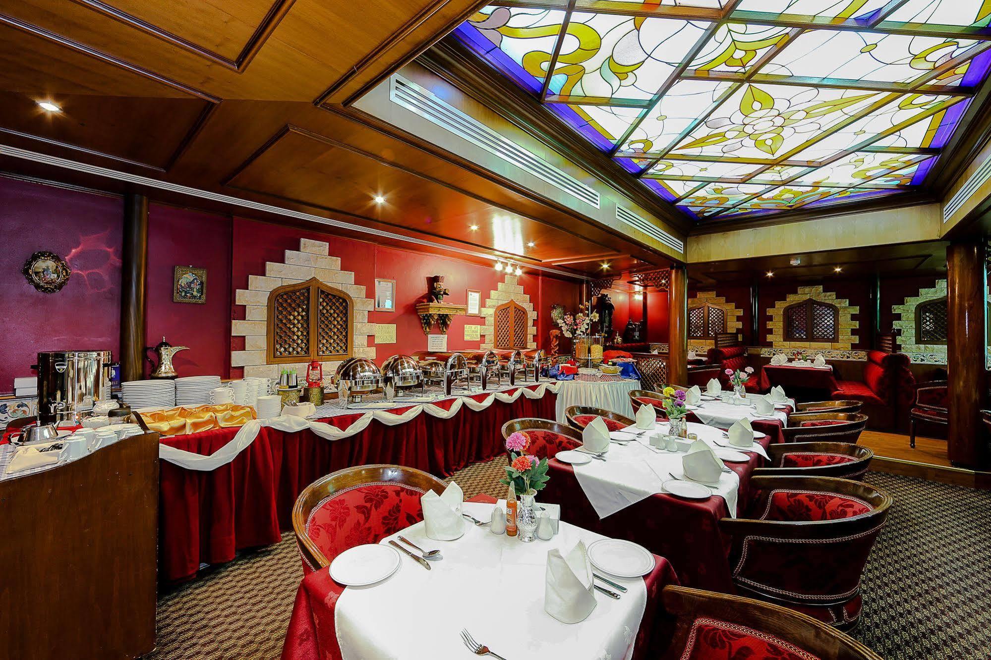 Jonrad Hotel Дубай Екстериор снимка